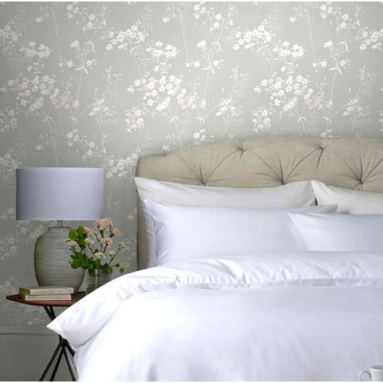 szurke feher virag mintas tepeta vadvirag vintage lakas otthon eloszoba nappali haloszoba gyerekszoba iroda letisztult enterior videkihaz nyaralo lepcsohaz.jpg